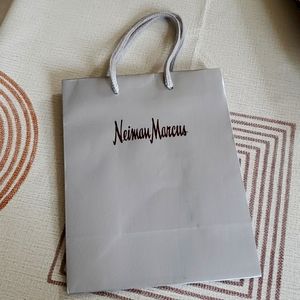9x7" Neiman Marcus shopping bag